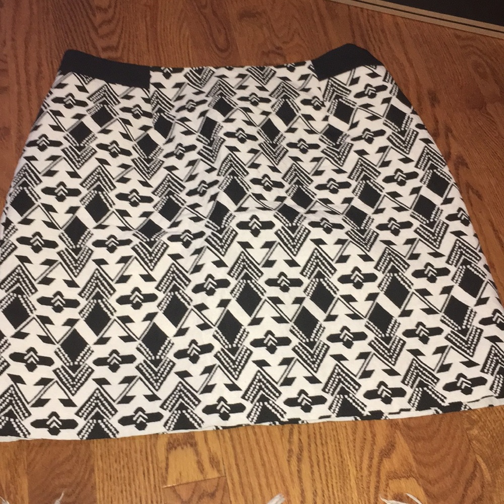 Cortefiel woman’s skirt black and white
